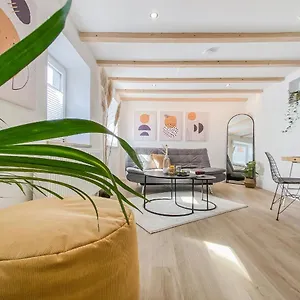 Stylisches Mit Terrasse In Der Altstadt Von Apartment